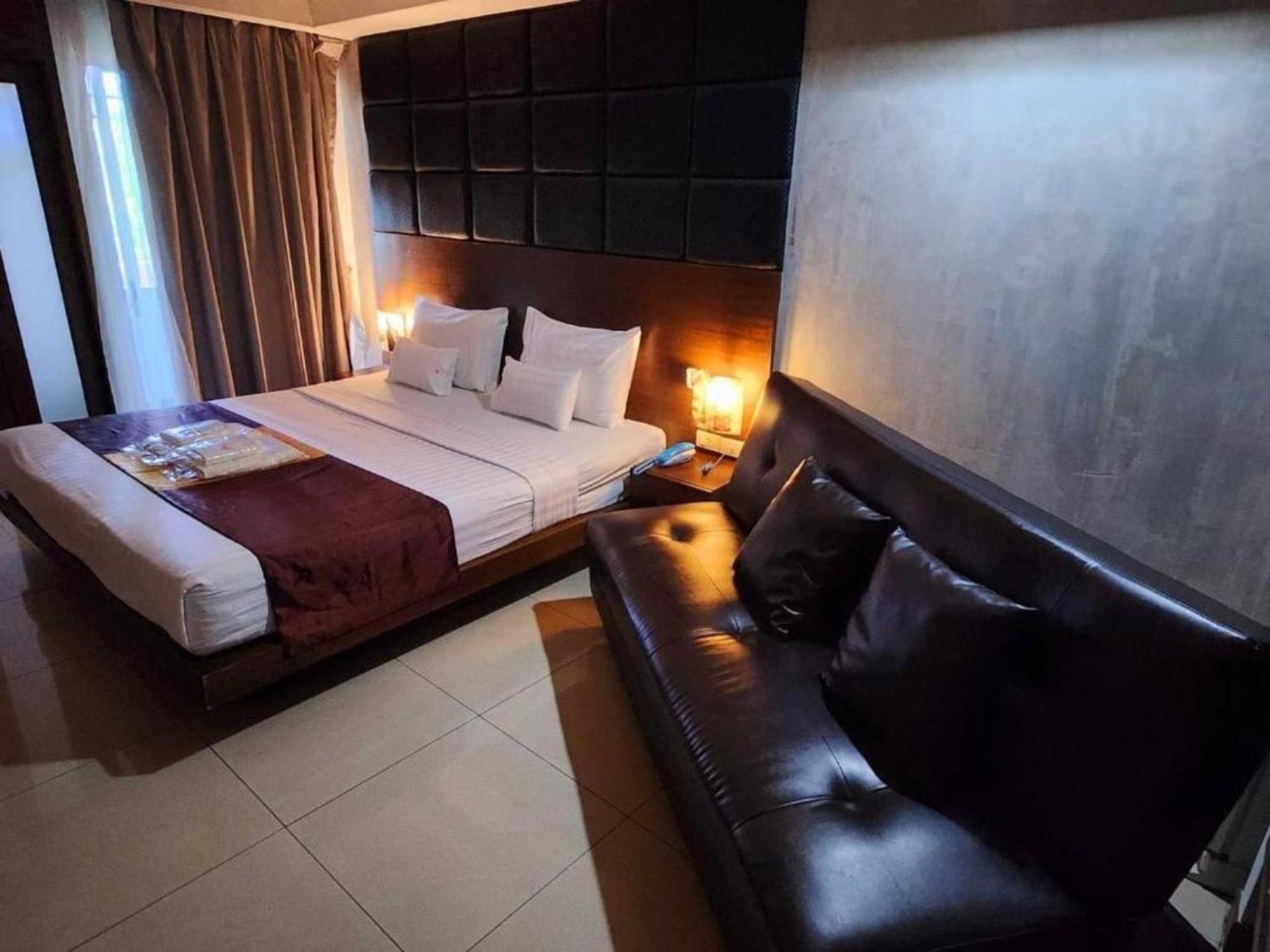 Collection O The Bangkok Cha Cha Suite Exterior foto