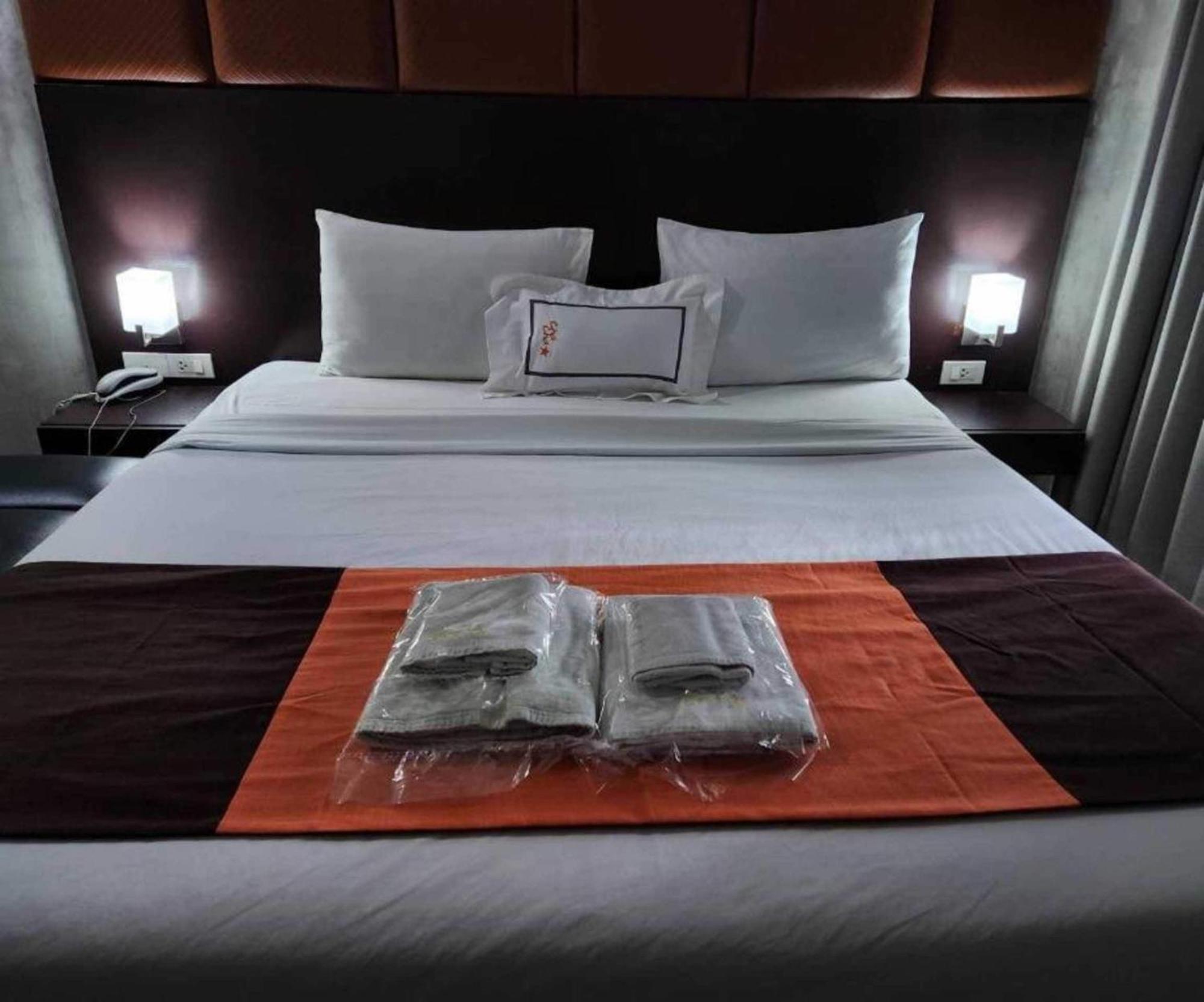 Collection O The Bangkok Cha Cha Suite Exterior foto