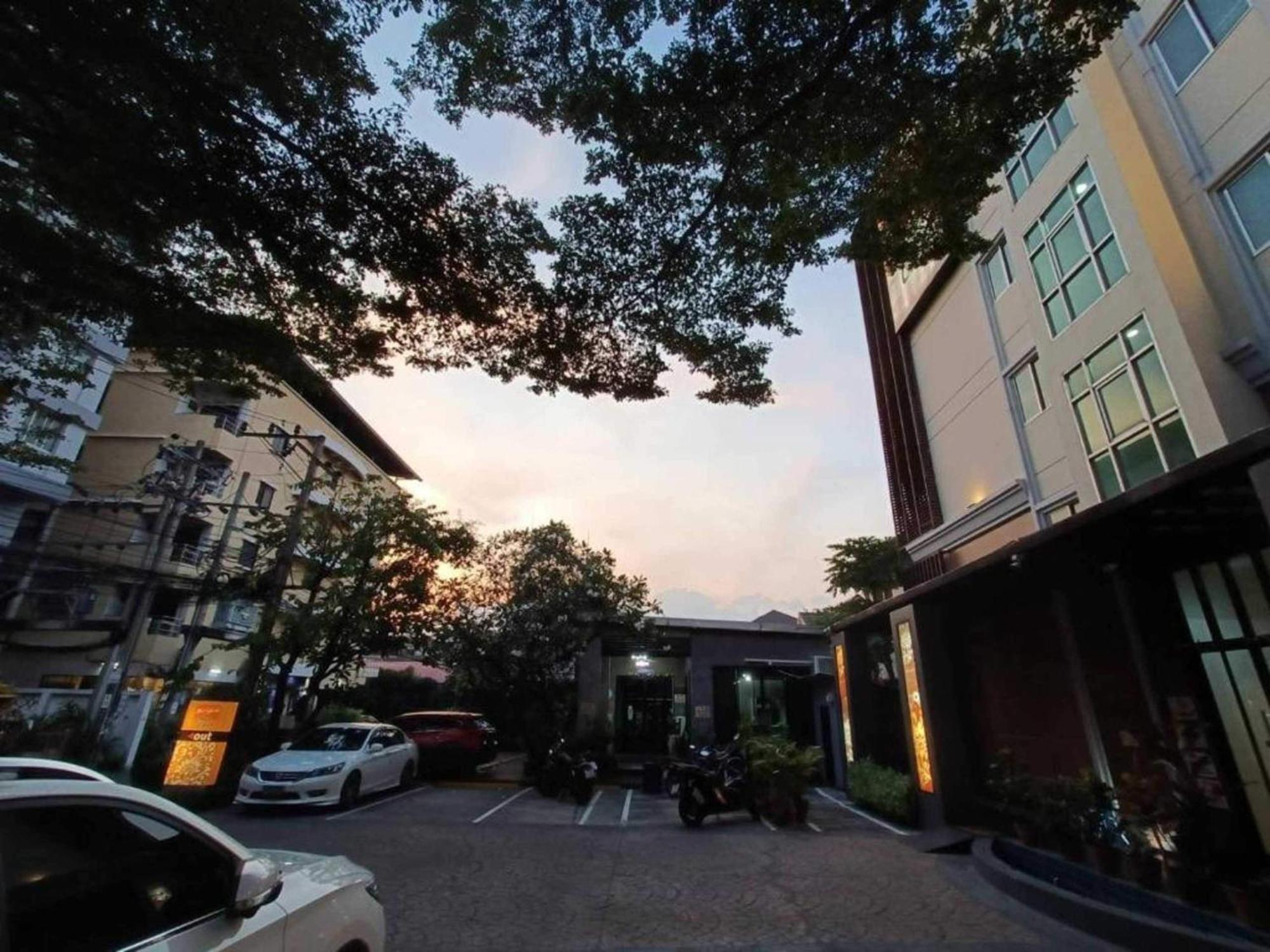 Collection O The Bangkok Cha Cha Suite Exterior foto